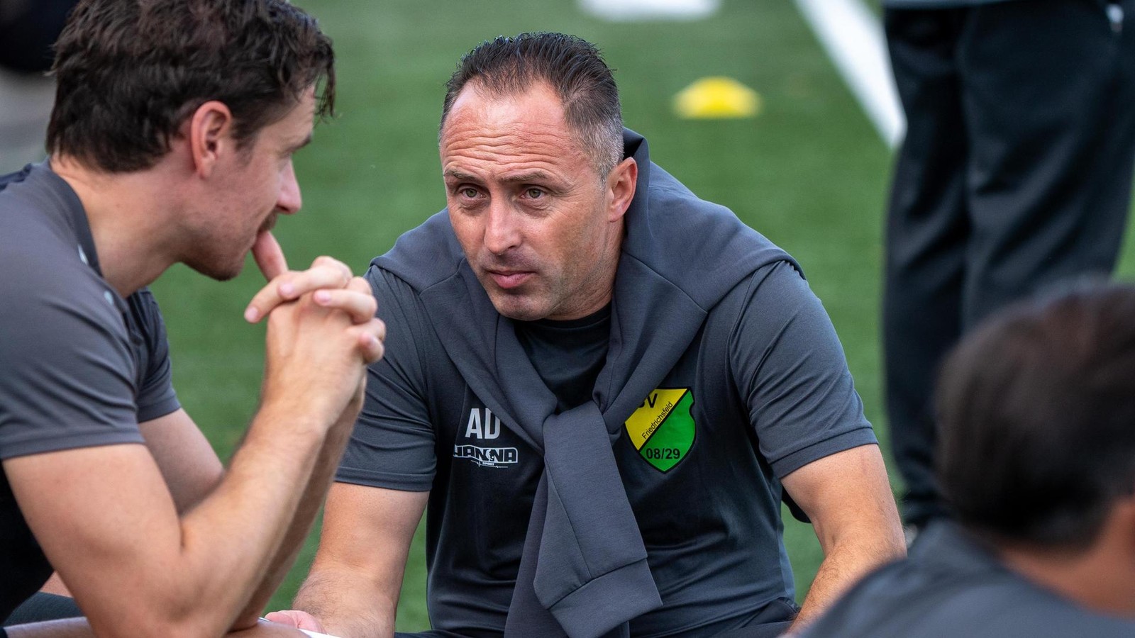 Hallen-Stadtmeisterschaft-er-ffnet-das-Fu-balljahr-in-Voerde-Jungs-sind-hei-