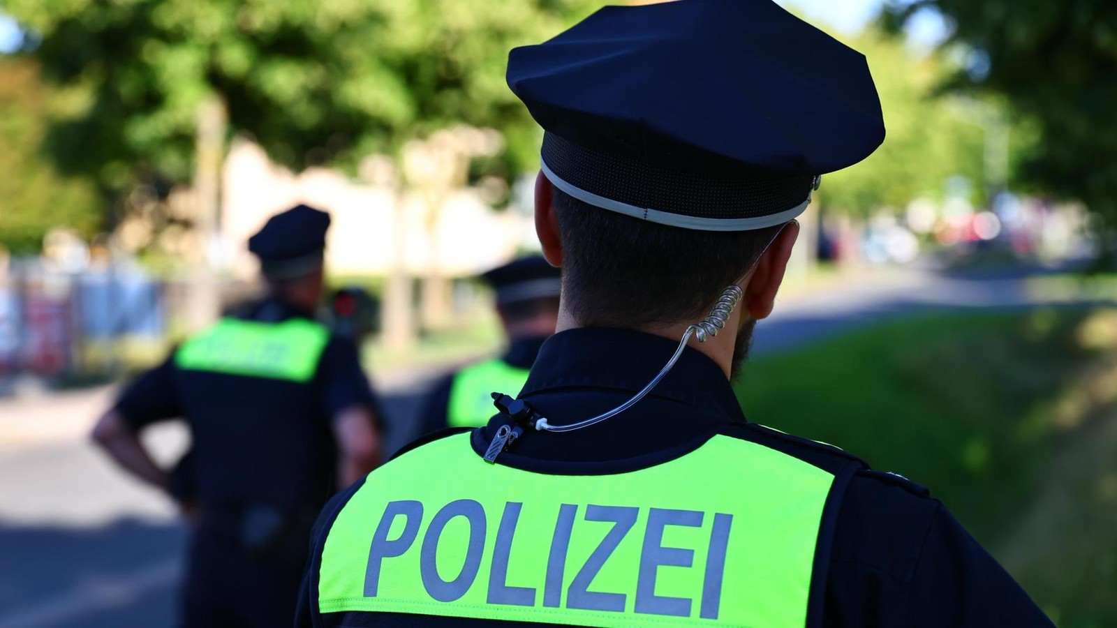 Mann-fl-chtet-vor-der-Polizei-und-versenkt-sein-Rad-im-Fluss