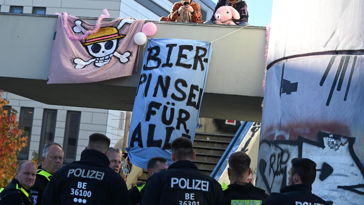 Bierpinsel wird von Aktivisten besetzt