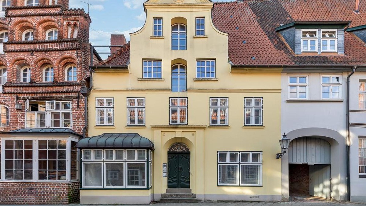 Immobilie bei Hamburg: Wohnen wie in Rote Rosen: Traum-Villa in Lüneburg zu  verkaufen
