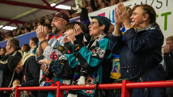 Jetzt live! Eagles Essen-West gegen Eisadler Dortmund: Topspiel vor großer Kulisse