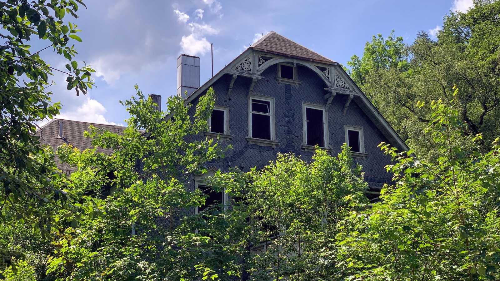 Ruin-ser-Lost-Place-in-Saalfeld-Rudolstadt-vor-Zwangsversteigerung-Wo-einst-S-rge-gebaut-wurden