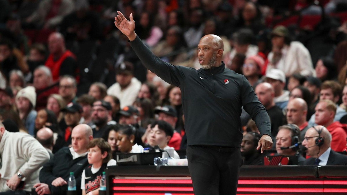 Auch Portlands Trainer Chauncey Billups wurde im Zuge von Untersuchungen zu illegalem Glücksspiel festgenommen. Auch Portlands Trainer Chauncey Billups wurde im Zuge von Untersuchungen zu illegalem Glücksspiel festgenommen.