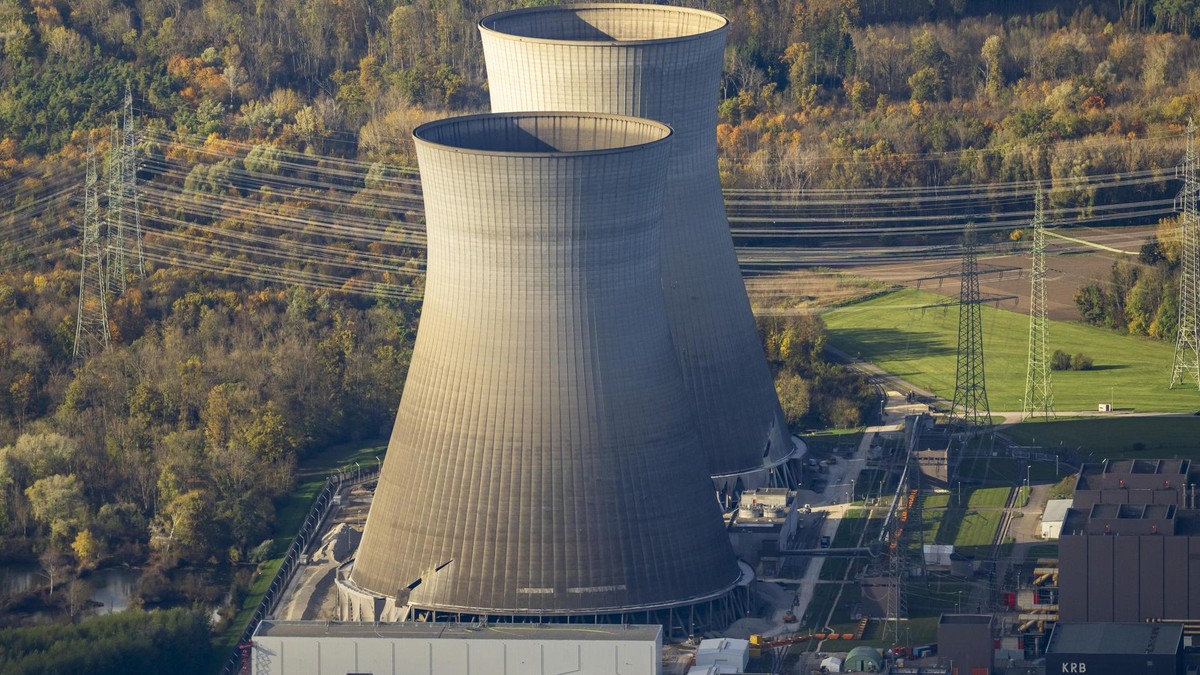 Nur noch ein Stück Industriegeschichte: die beiden Kühltürme des AKW Gundremmingen. Atomkraftwerk Gundremmingen