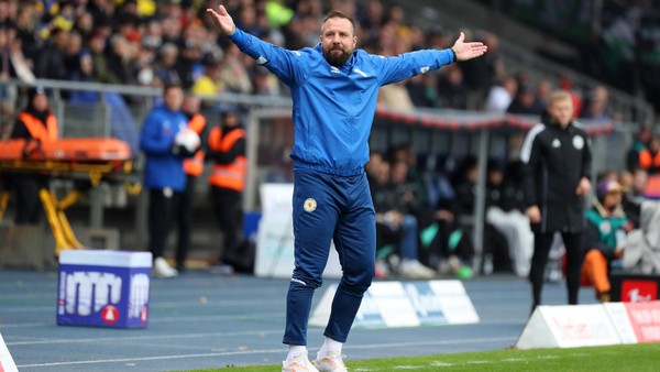 Neue Nachspielzeit-Regel: So denkt Eintracht Braunschweigs Trainer darüber