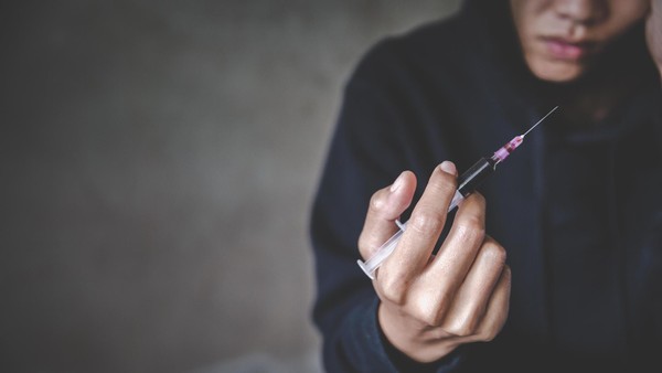 72-Jährige nahm Heroin – und ihr Enkel landete vor Gericht