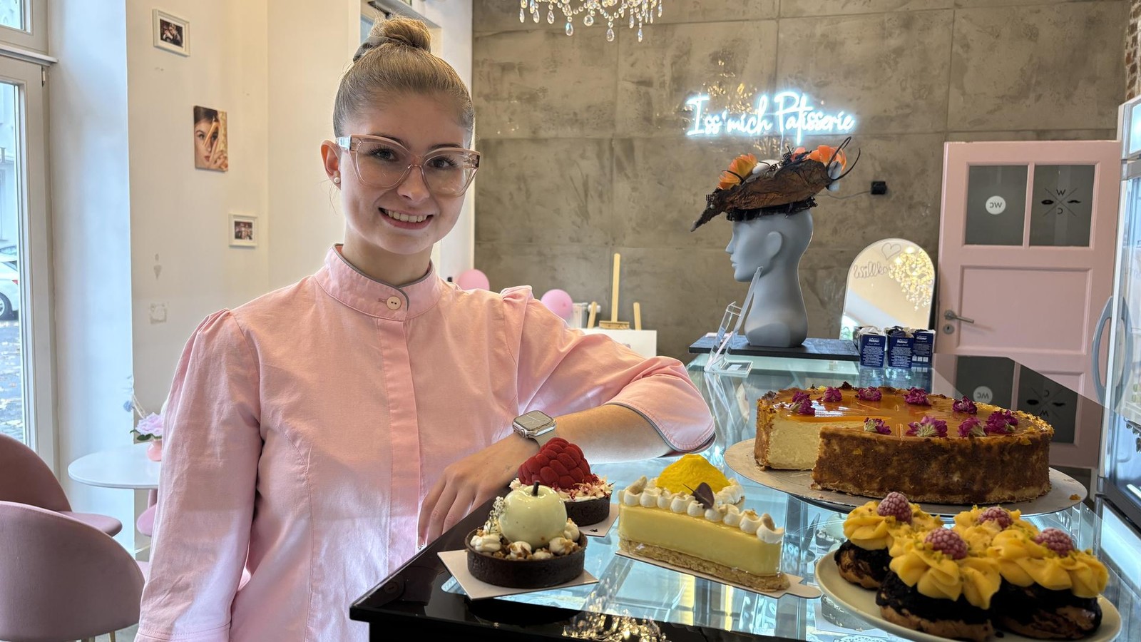 Bekannt-aus-TV-Show-Larissa-27-er-ffnet-Iss-mich-Patisserie-in-D-sseldorf