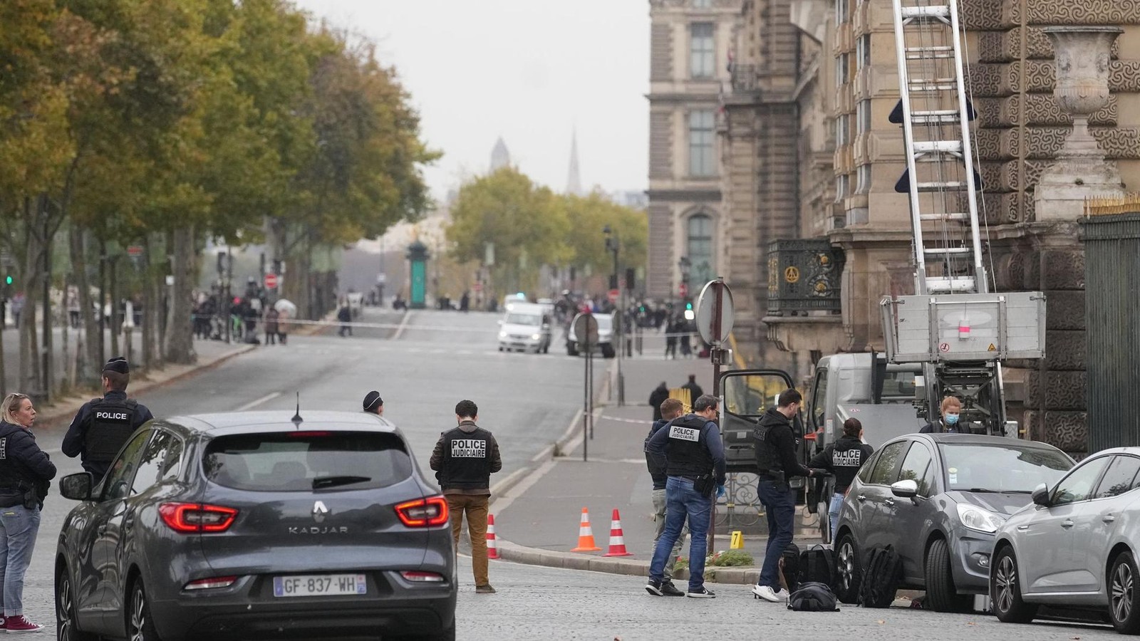 Nach-spektakul-rem-Coup-Franz-sische-Justiz-k-dert-Louvre-Diebe