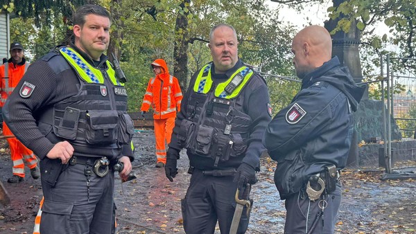 Polizei räumt illegales Zeltlager neben Drogenhilfe in Harburg