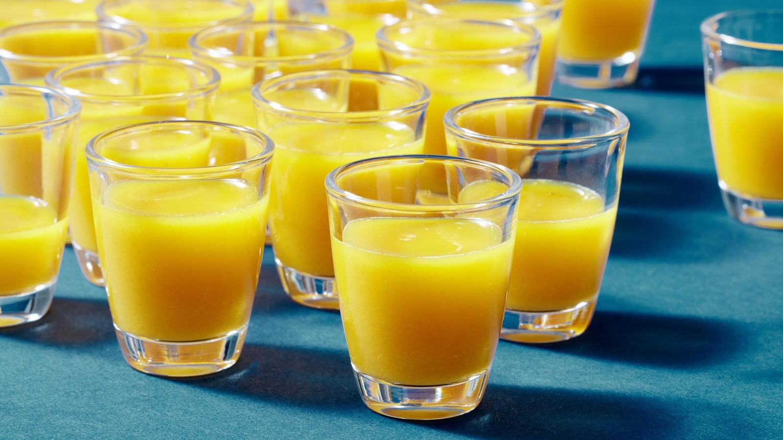 Goldener-Ingwer-Mandarinen-Shot