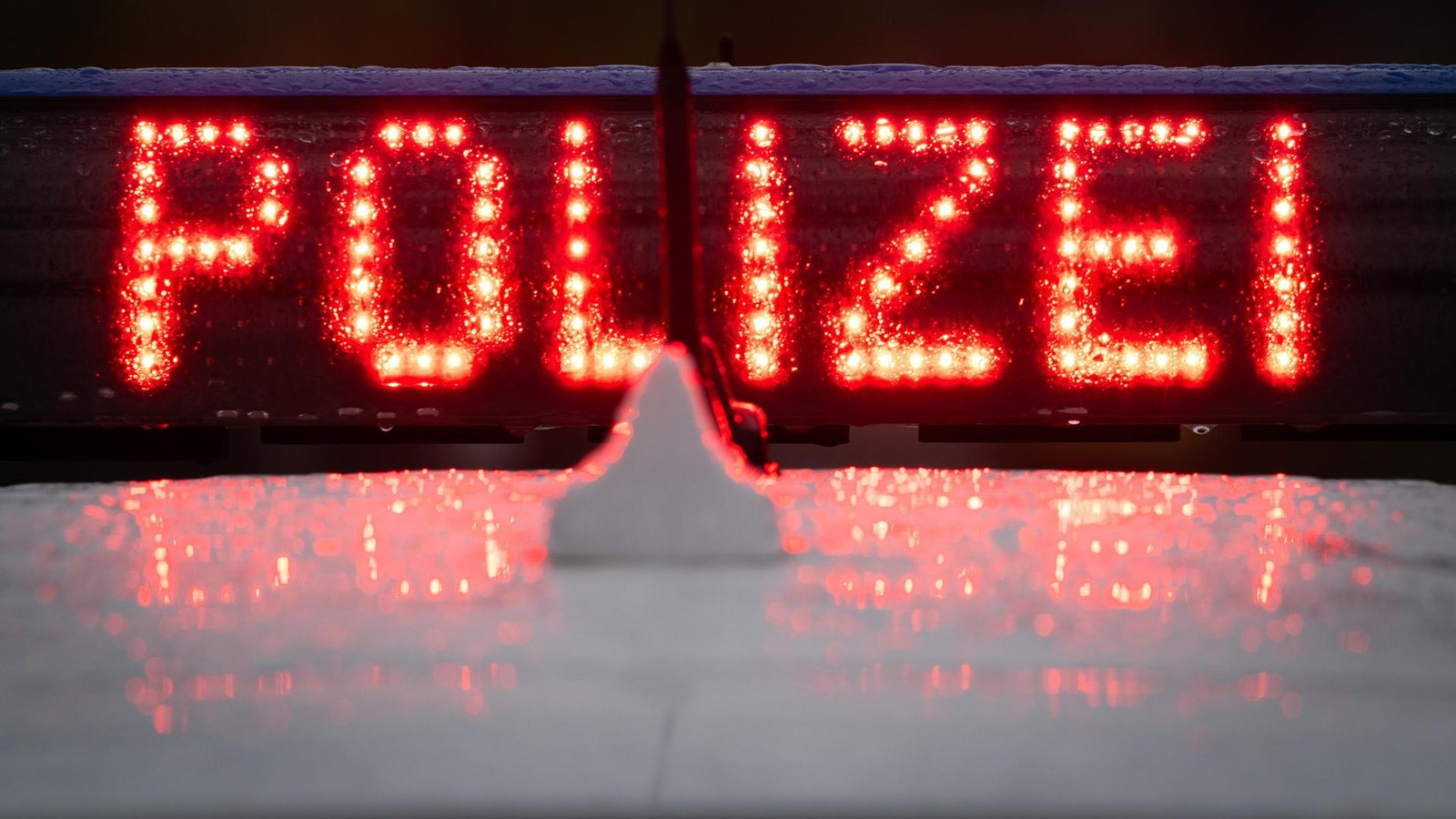 Dieb-verungl-ckt-mit-gestohlenem-Pkw-auf-B1-bei-Helmstedt