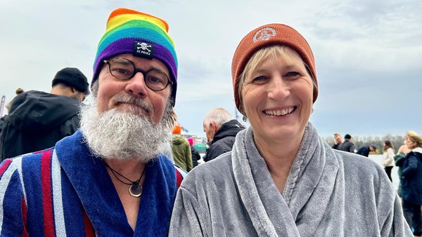 Irrer Trend: Bei 10,6 Grad in der Elbe baden – wer sich das antut