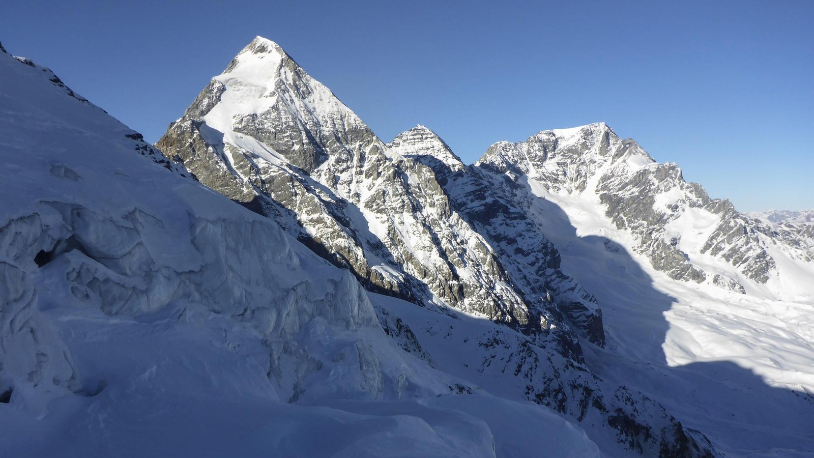 Einsatz-am-Stubaier-Gletscher-Mehrere-Menschen-von-Lawine-versch-ttet