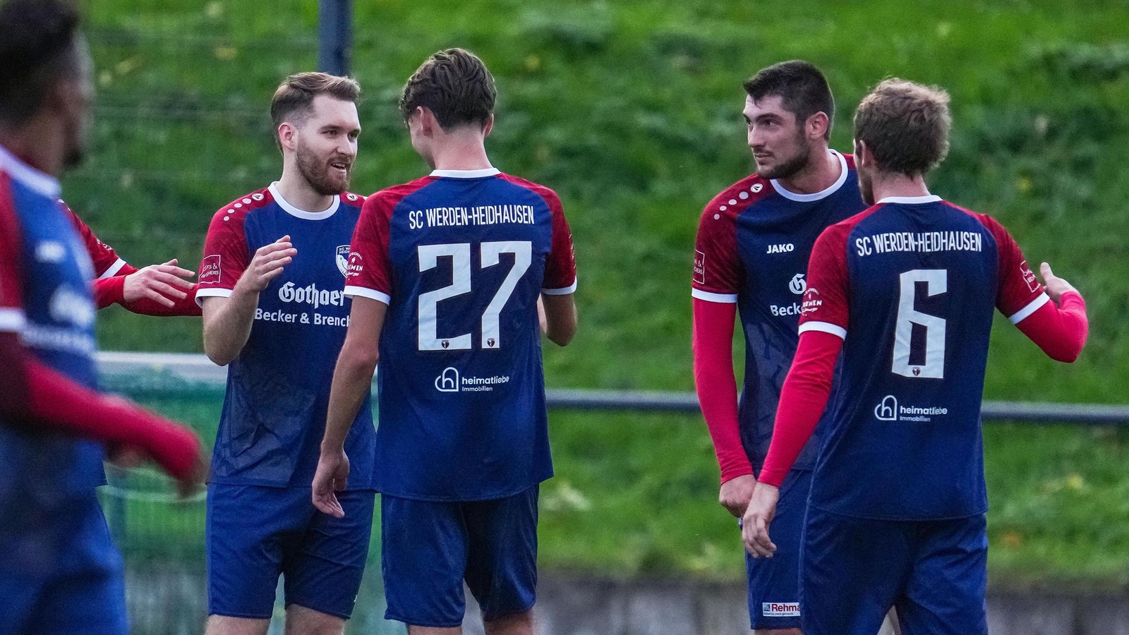 Essener-Fu-ballverein-pr-sentiert-eigenes-Weihnachtstrikot-So-sieht-es-aus