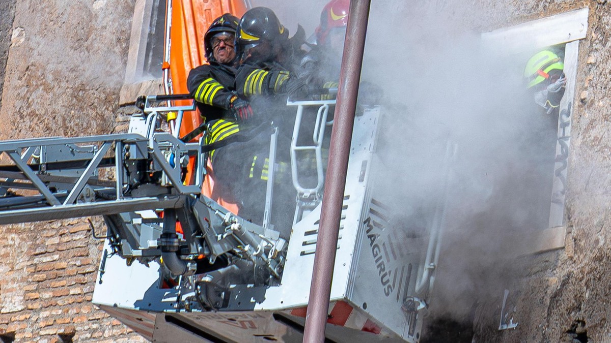 Mittelalterlicher Turm in Rom stürzt ein