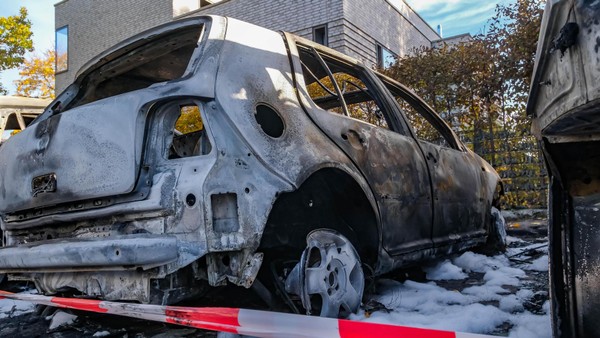 E-Auto steht in Flammen – Verdächtiger (45) jetzt in Haft