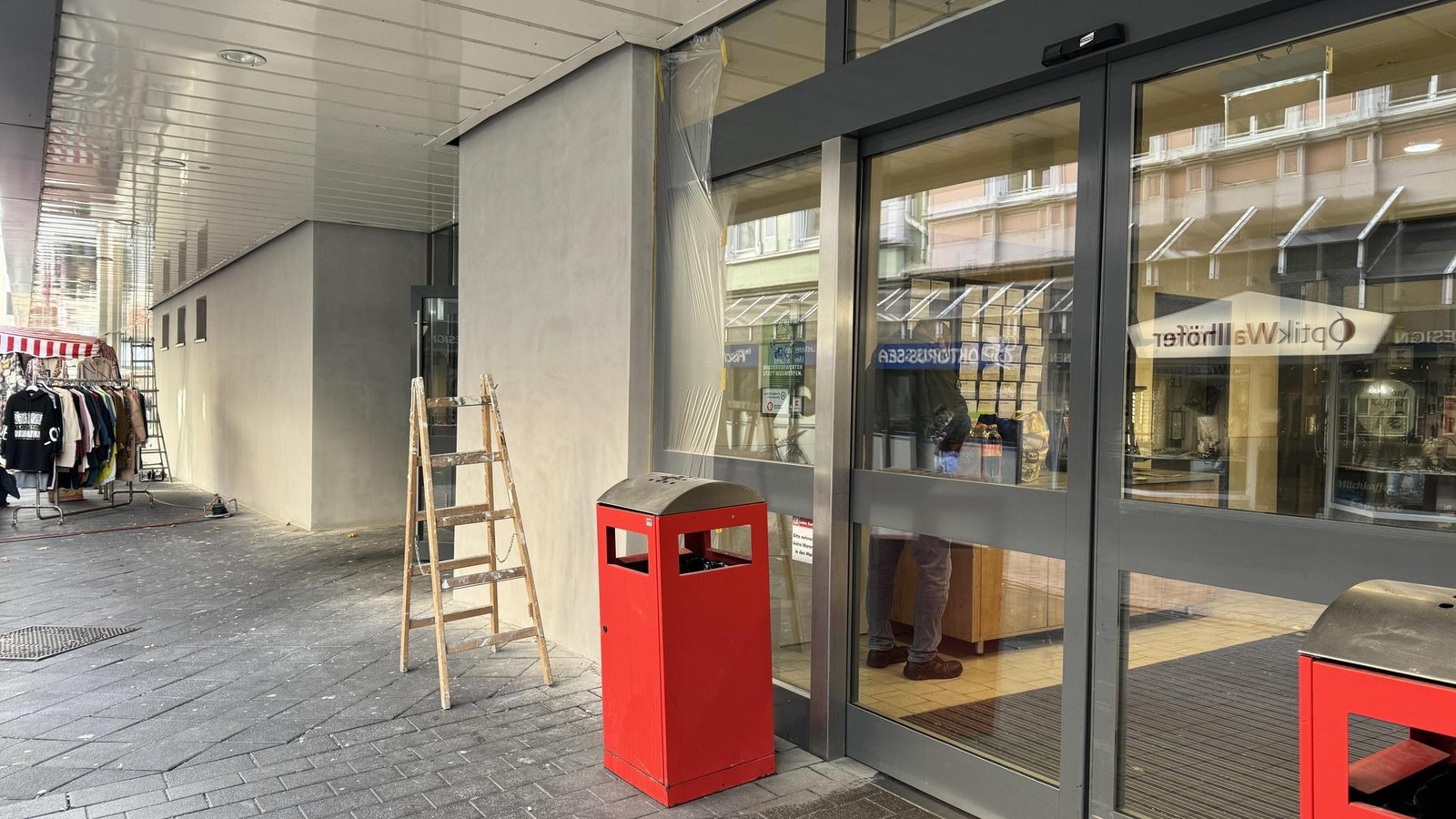 Kaufland-saniert-Fassade-und-baut-den-Geldautomaten-der-Postbank-ab