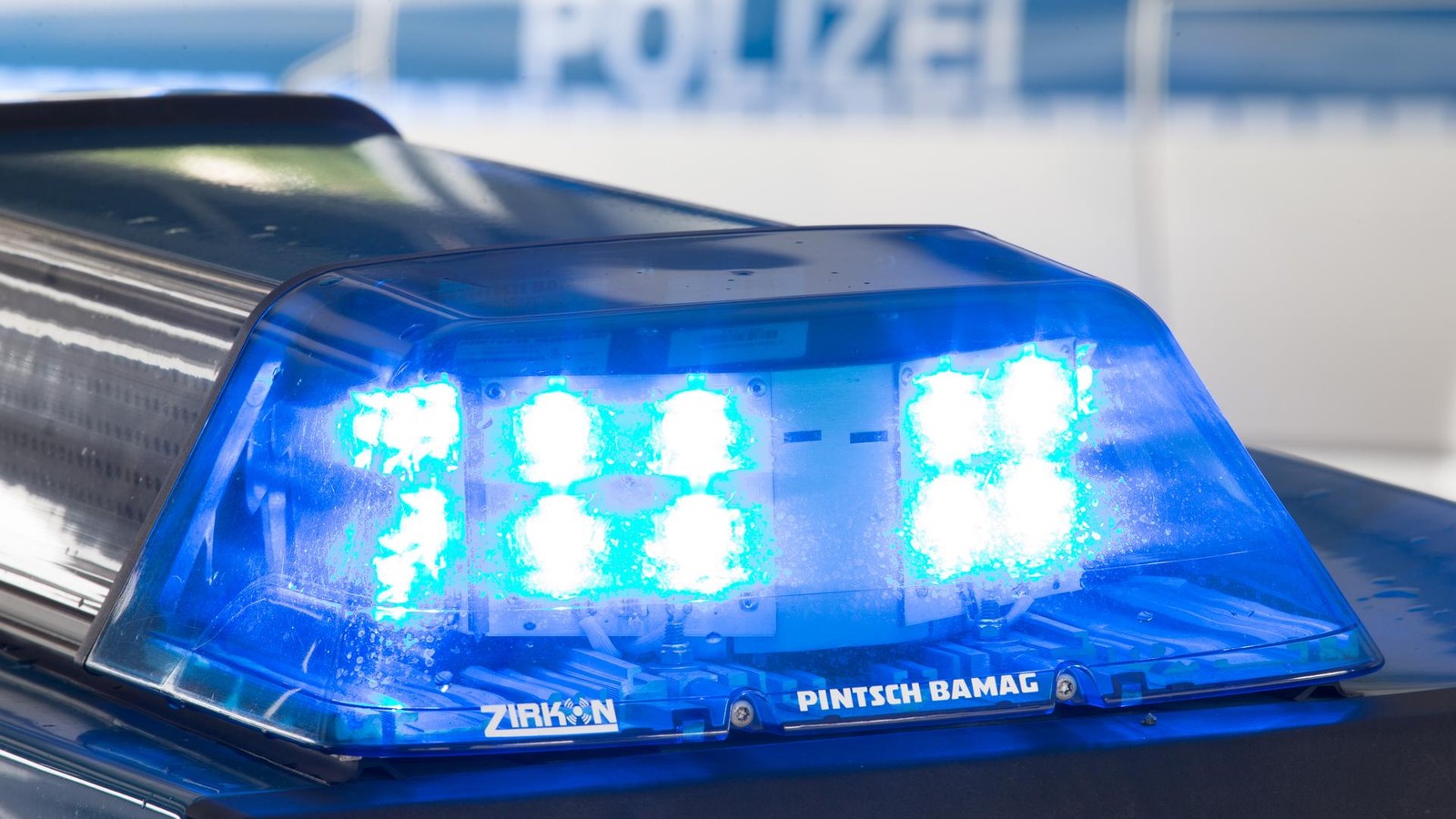 Raubdelikt-an-Silvester-in-Neukirchen-Vluyn-Angreifer-z-ckt-ein-Messer