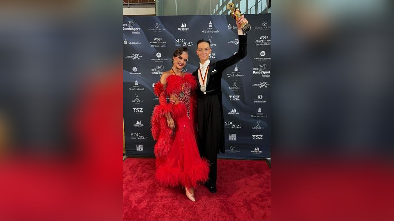 schon-mutter-war-weltmeisterin-junge-velberter-t-nzerin-feiert-gro-en-erfolg