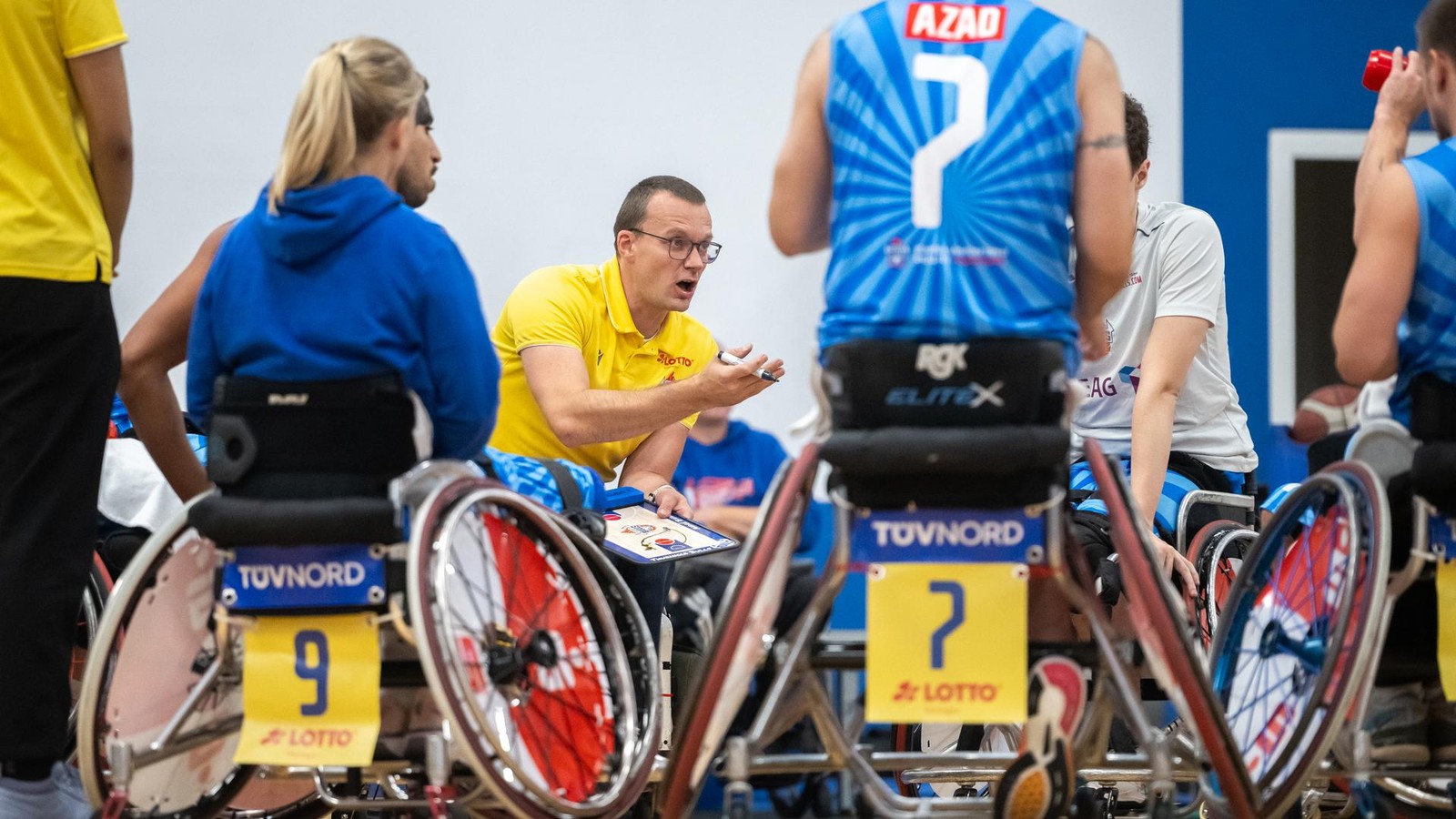 Thuringia-Bulls-vor-der-Saison-Brownies-als-Vorspeise-Funke-Cup-als-Hauptgang