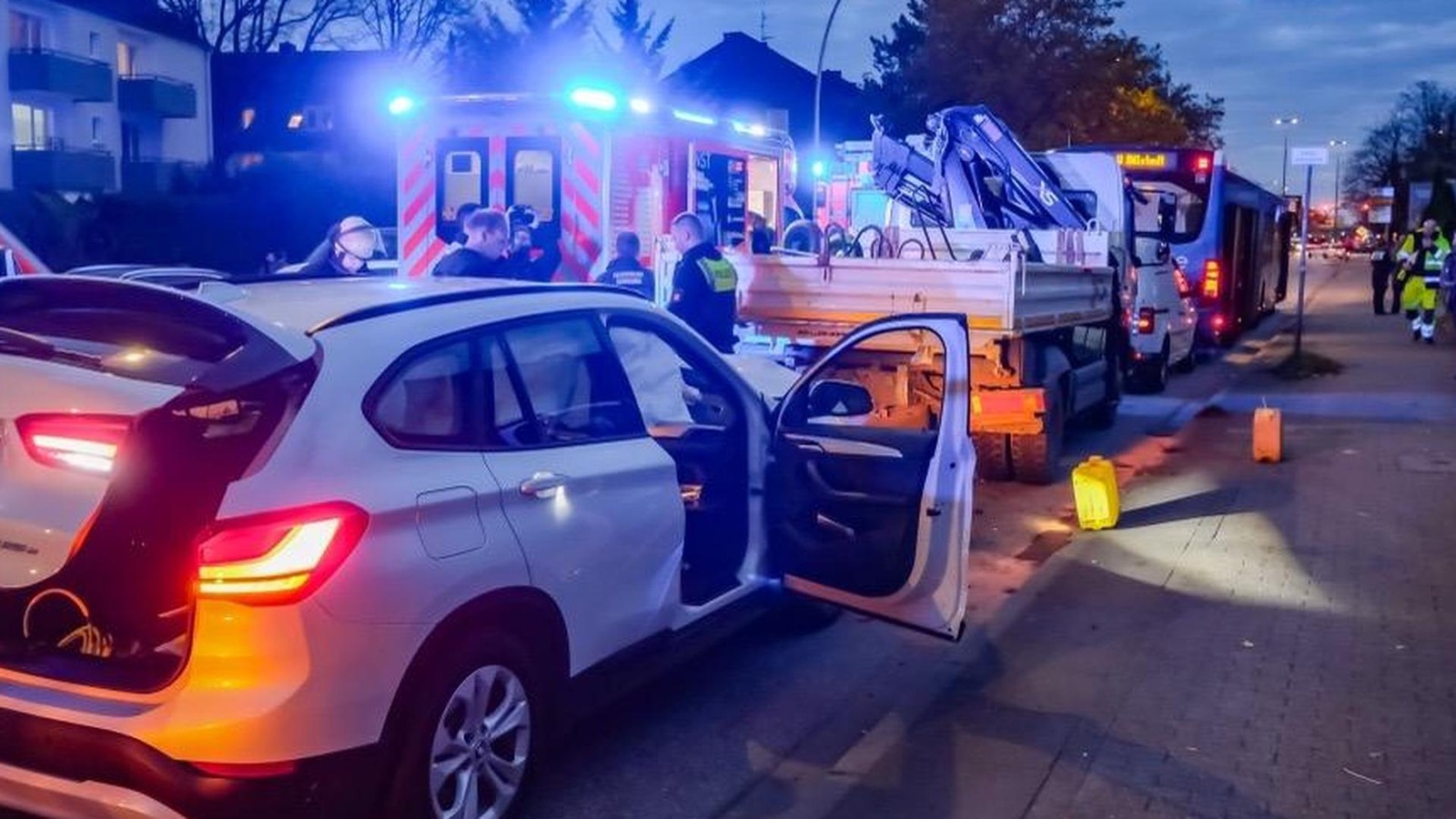 Auffahrunfall-auf-Jenfelder-Allee-legt-Feierabendverkehr-lahm
