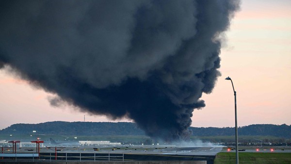Vollbetanktes Frachtflugzeug in Kentucky abgestürzt – Tote und Verletzte