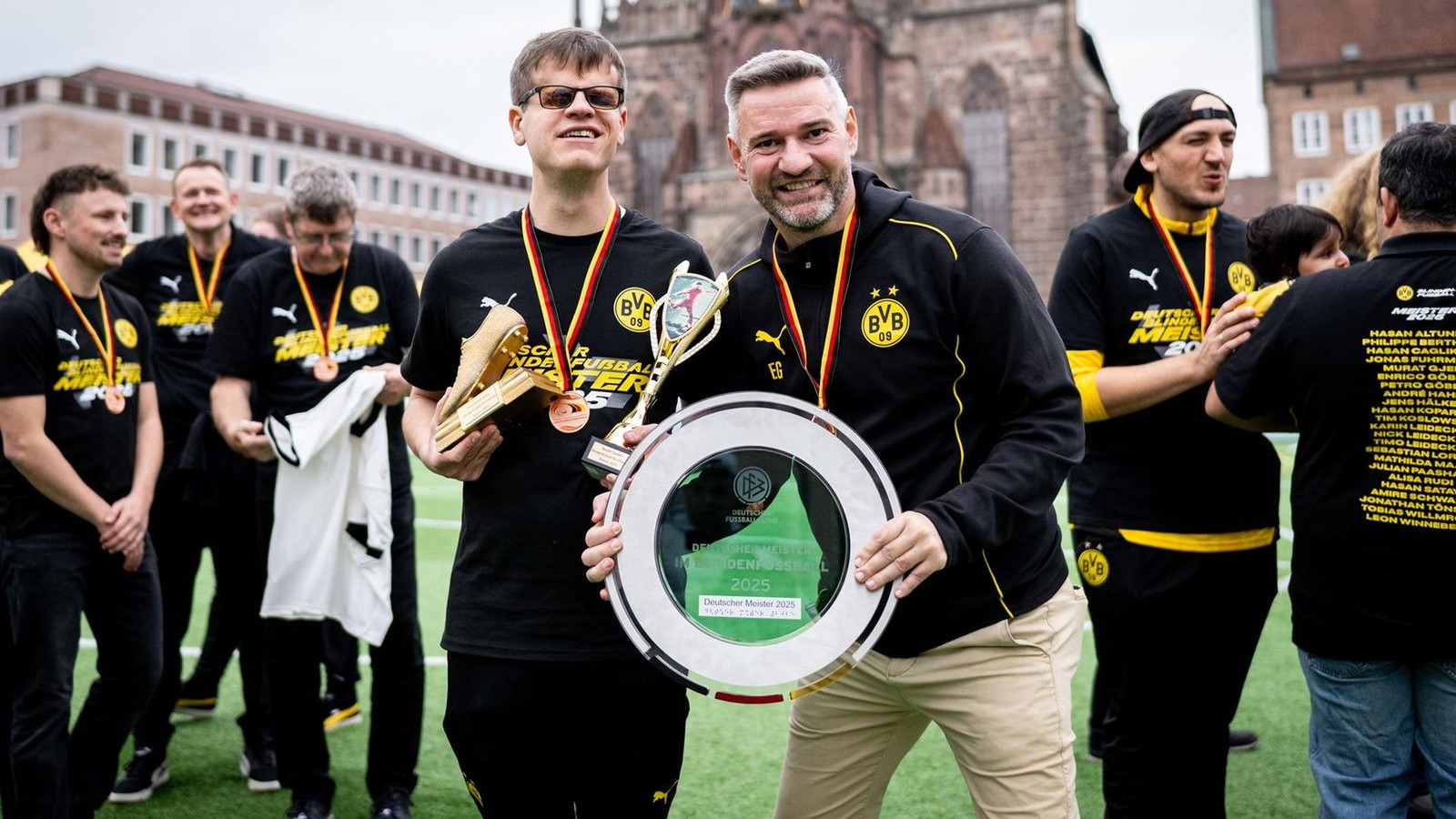 wie-der-bvb-meistertrainer-den-blindenfu-ball-in-th-ringen-f-rdern-will