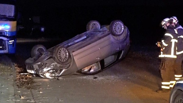 Autofahrer schläft am Steuer ein – Pkw überschlägt sich in Hamburg
