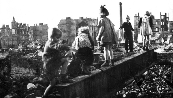 Roman über Hamburg nach dem Krieg: „In den Scherben das Licht“