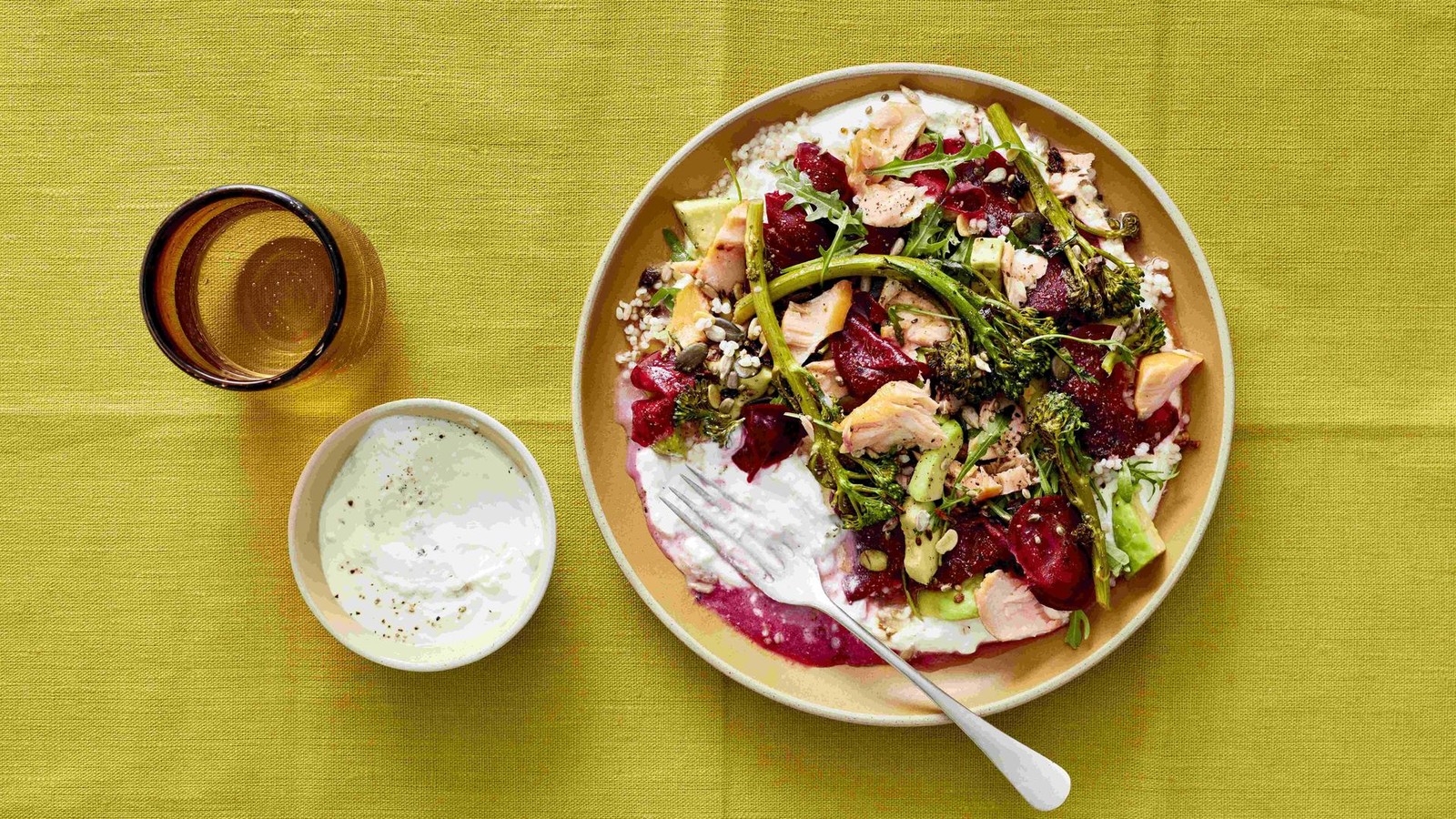 Graupen-Lachs-Bent-mit-aufgeschlagener-Fetacreme