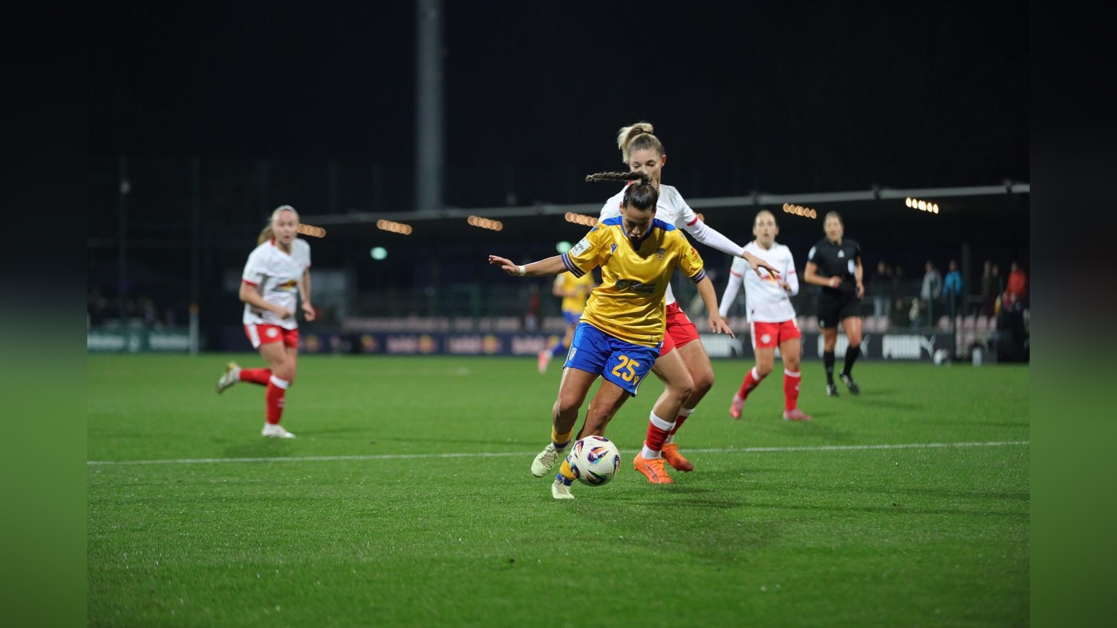 Bitterer-Elfmeter-So-lief-das-Spiel-des-FC-Carl-Zeiss-Jena-gegen-RB-Leipzig