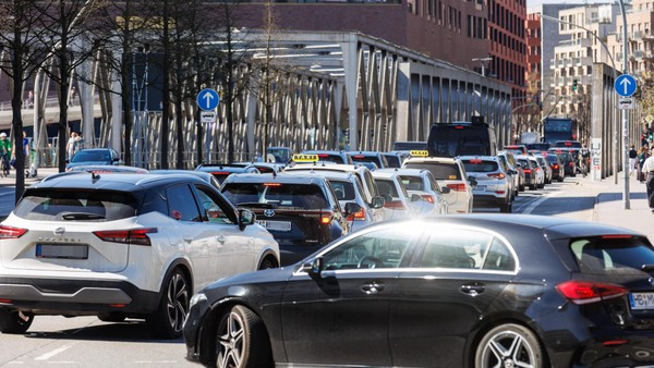 Klimaziele in Gefahr: Bald neue Einschränkungen für Autofahrer?