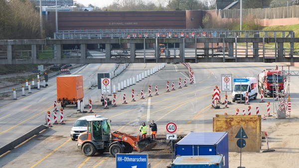 Großdemos, HSV-Spiel, A7 gesperrt – heute droht Stillstand