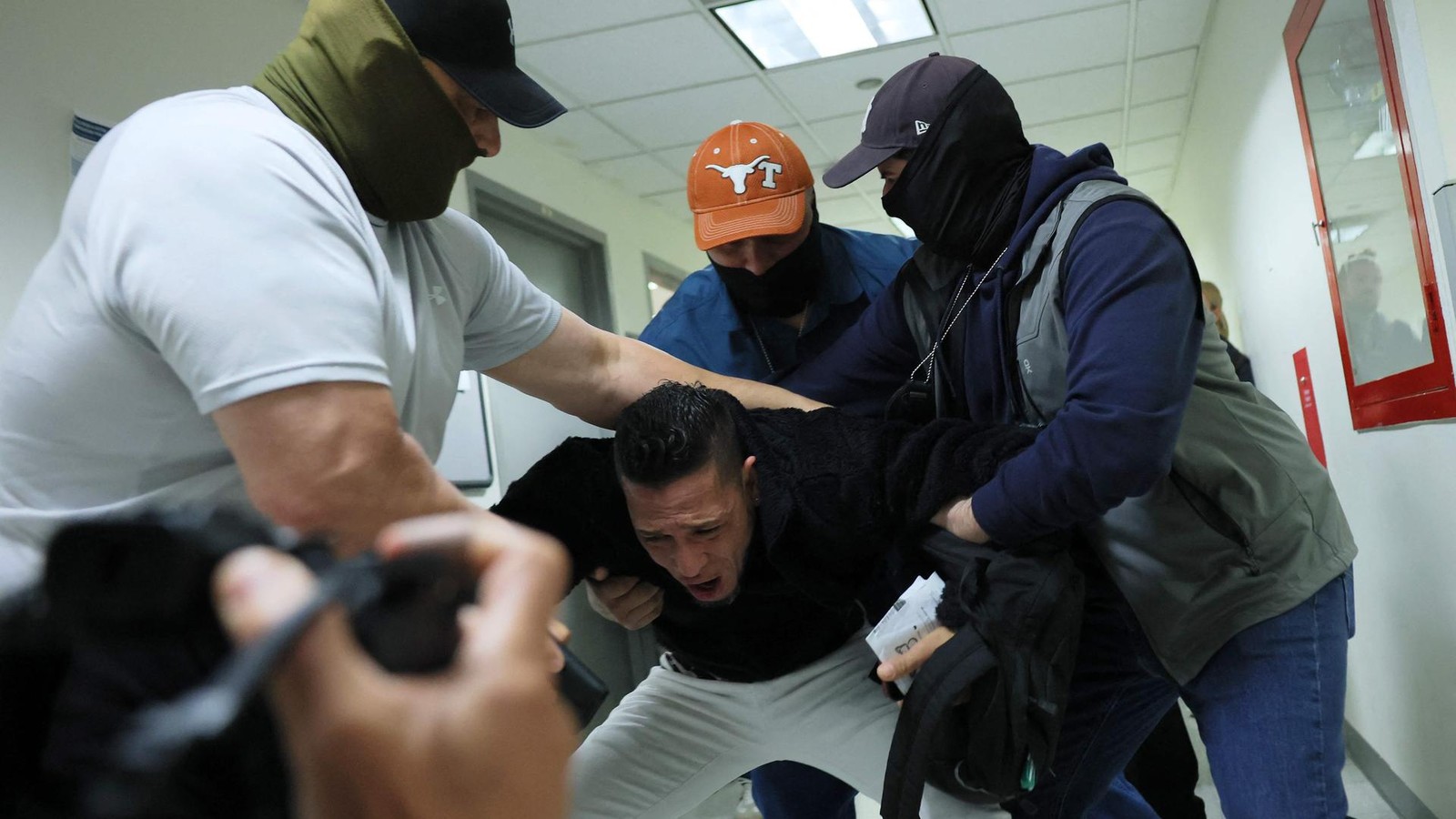 Hilton-Hotel-verweigert-ICE-Mitarbeitern-den-Aufenthalt-was-steckt-dahinter-