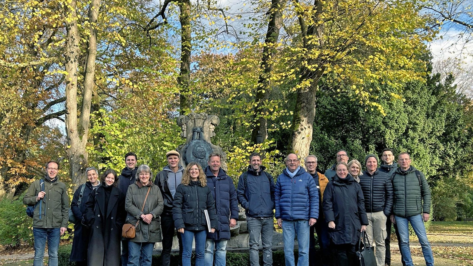 Experten-besichtigen-Moerser-Schlosspark-Wie-kann-man-die-B-ume-erhalten-