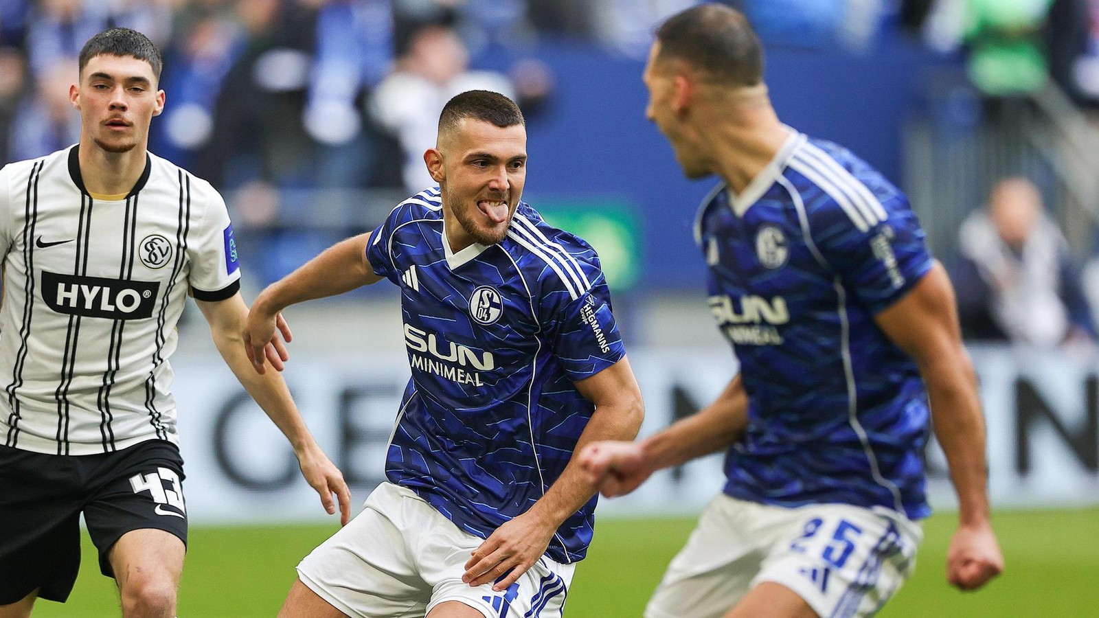 Zwei-Schalker-verdienen-sich-die-Note-1-Auch-Wallentowitz-berzeugt