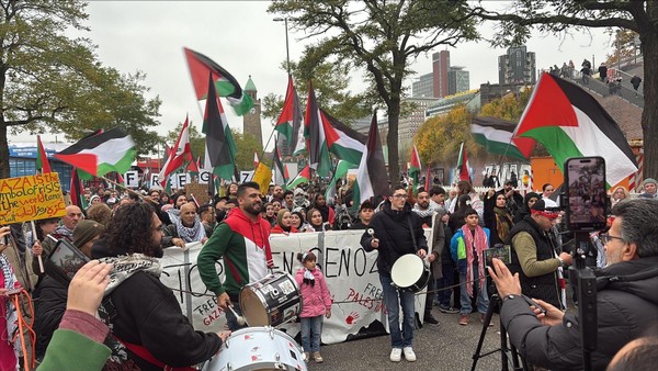 Palästina-Demo trifft auf Israel-Unterstützer an den Landungsbrücken