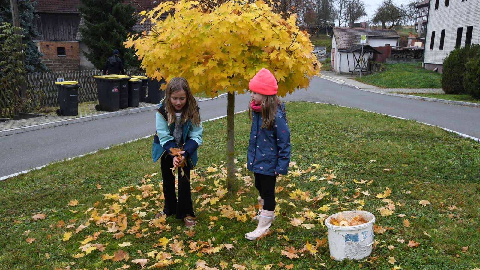 Saale-Holzland-Vier-Stunden-Herbstputz-in-Th-ringens-kleinster-Gemeinde