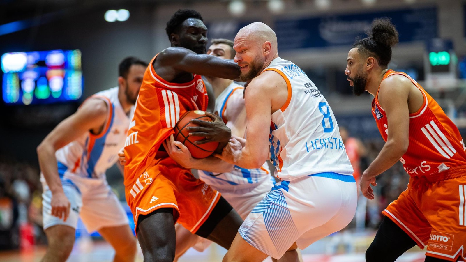 Derby-berraschung-in-Jena-Science-City-mit-tollem-Comeback-gegen-Niners-Chemnitz