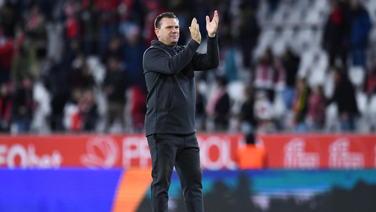 rot-weiss-essen-empf-ngt-energie-cottbus-so-sehen-sie-das-topspiel-live-im-tv