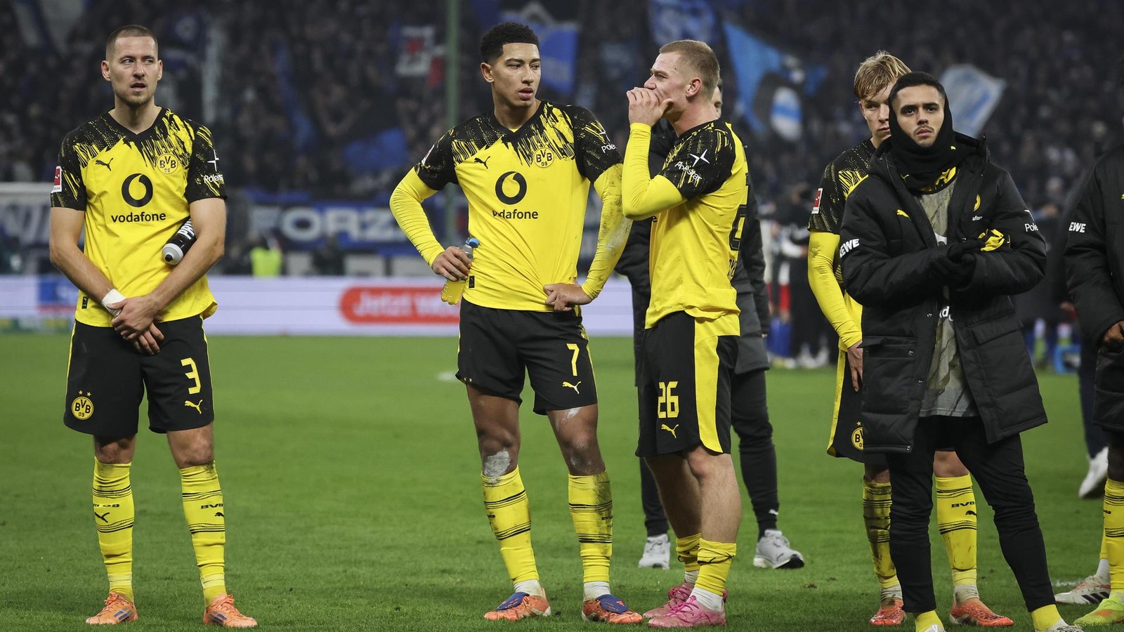 h-hnische-retourkutsche-fans-lassen-bvb-profis-in-hamburg-einfach-stehen