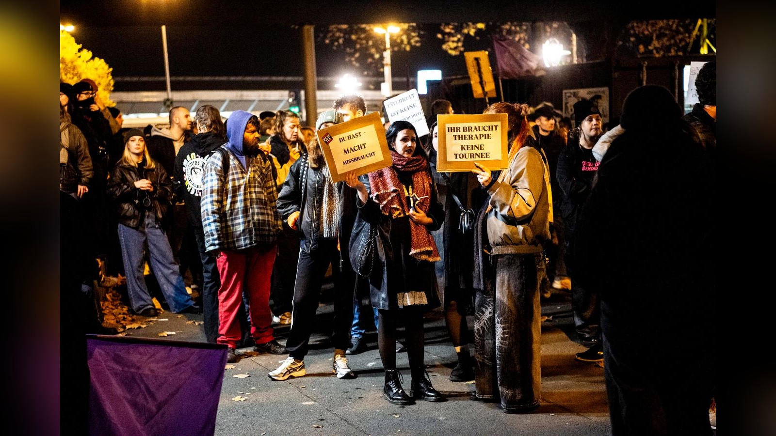 300-Menschen-demonstrieren-gegen-Auftritt-von-Till-Lindemann