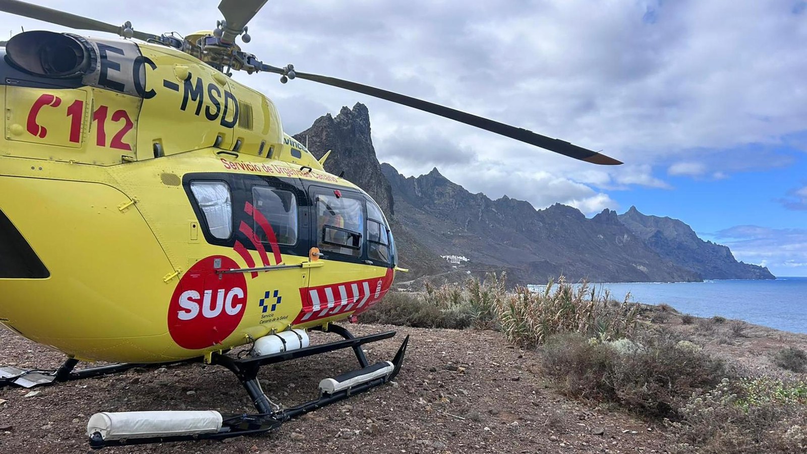 Riesen-Wellen-rei-en-auf-Teneriffa-drei-Menschen-in-den-Tod