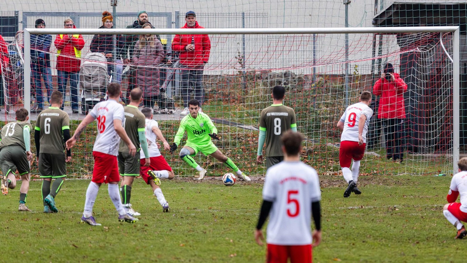 Kuriose-Fu-ball-Kreisliga-Wenn-der-Letzte-den-Ersten-trotz-Unterzahl-d-piert-mit-Videos-