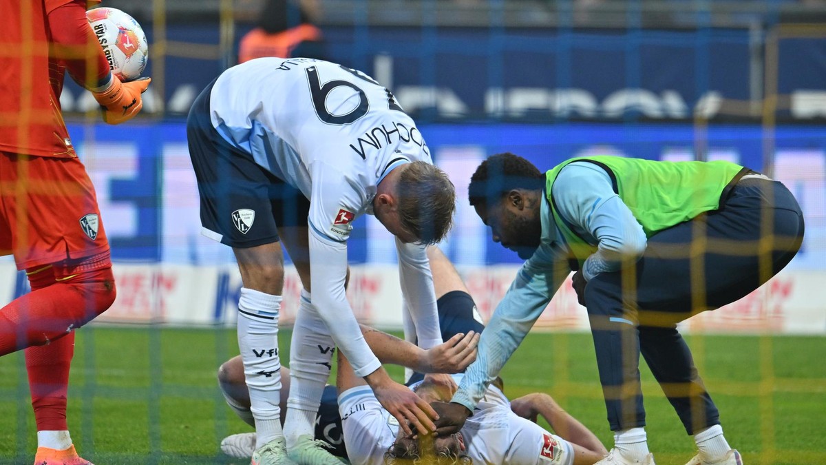Philipp Strompf musste am Kopf behandelt werden, der Innenverteidiger des VfL Bochum konnte aber weitermachen.
