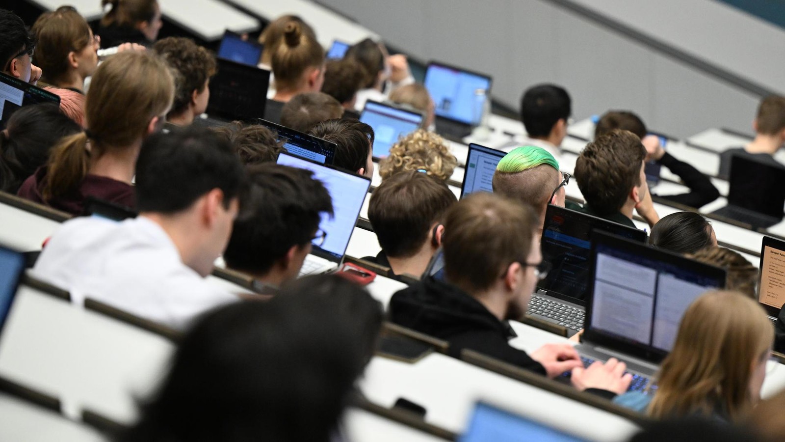 ChatGPT-machte-Jonas-zum-1er-Studenten-in-20-Minuten-mit-minimalem-Aufwand-