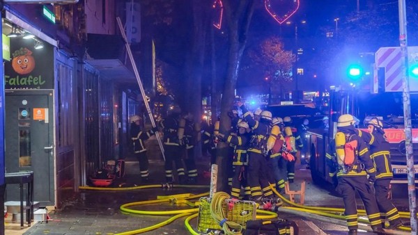 Großeinsatz auf dem Kiez: Feuer in Restaurant auf der Reeperbahn