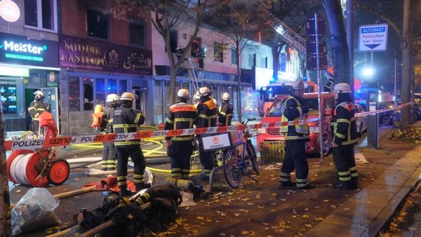 Großeinsatz auf dem Kiez: Feuer in Restaurant auf der Reeperbahn