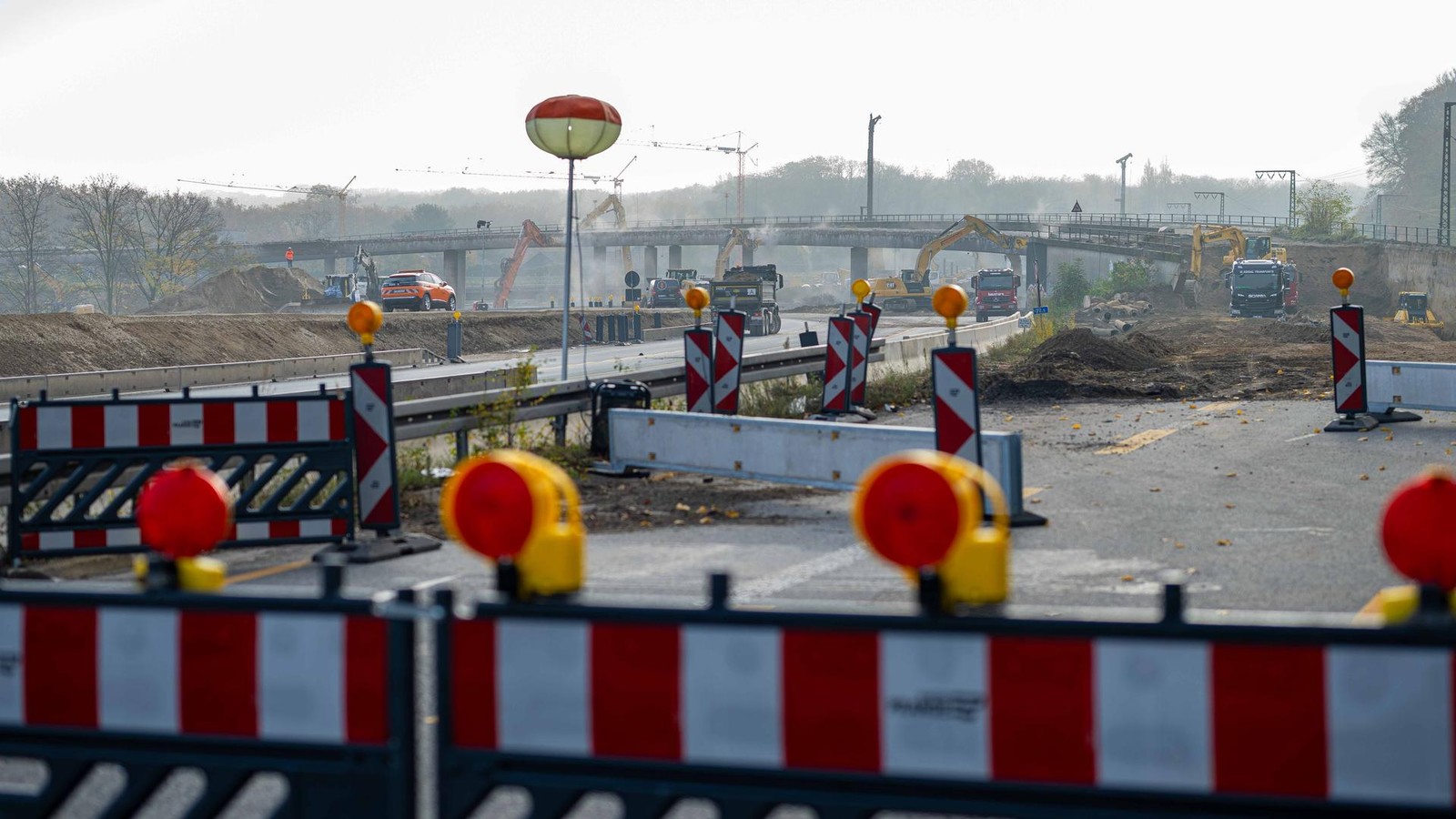 Gro-e-A3-Sperrung-Autofahrer-stehen-jetzt-auf-der-A59-im-Stau