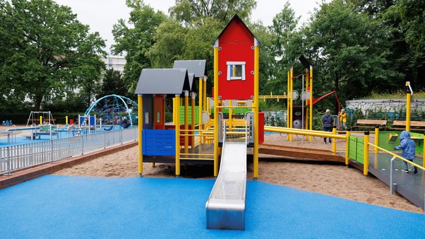 Spielplatzschließungen? Bezirk mit deutlichem Appell an Umweltbehörde